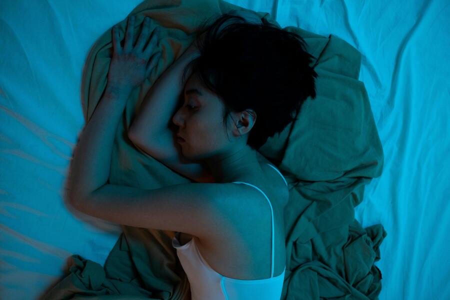 Ljusets inflytande på sömn: Från blått ljus till sovrummets belysning